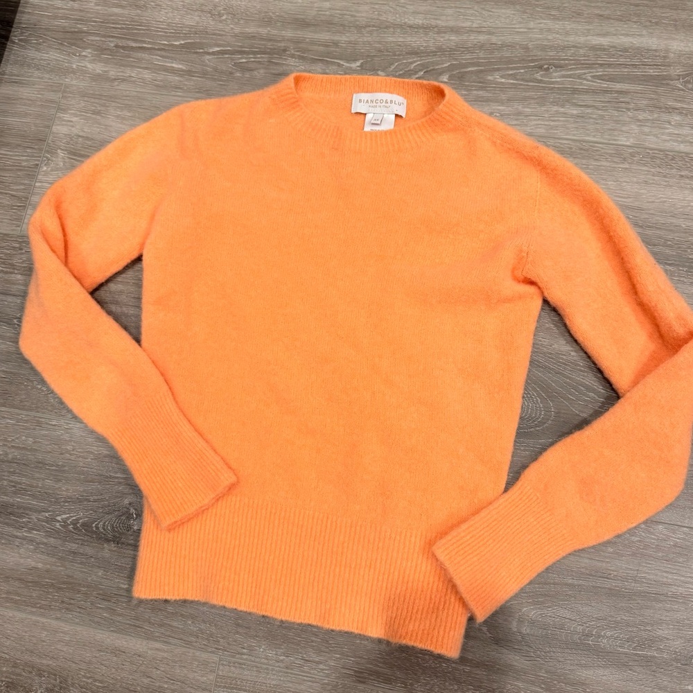 Bianco & Blu orange sweater